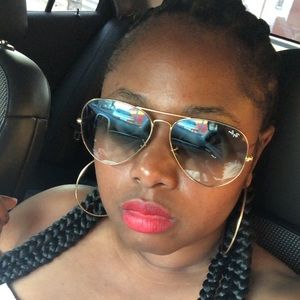 Meet your Posher, Jasmina